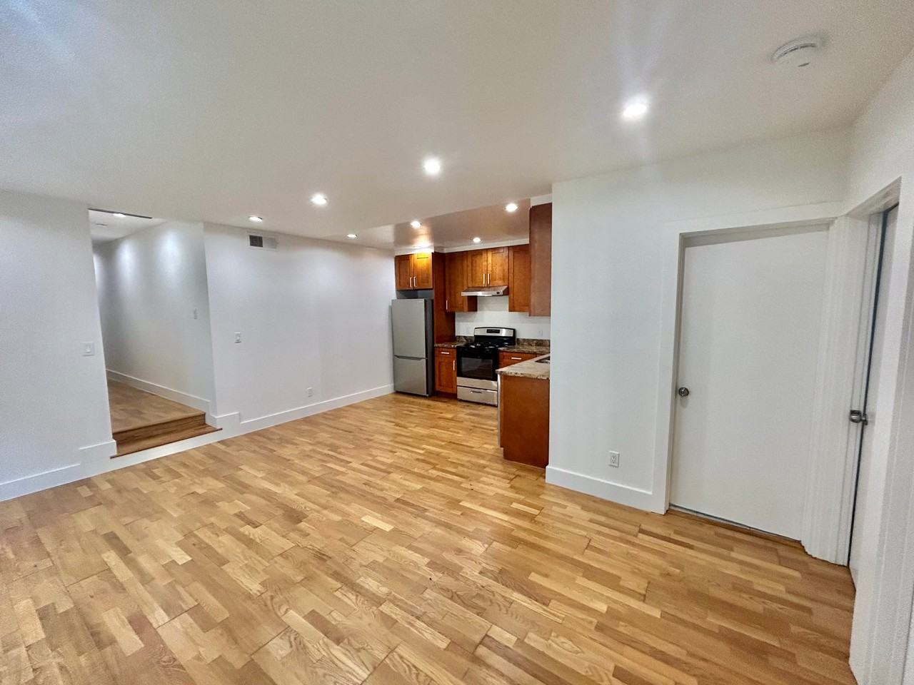 1381 Revere Ave - Photo 2 of 20