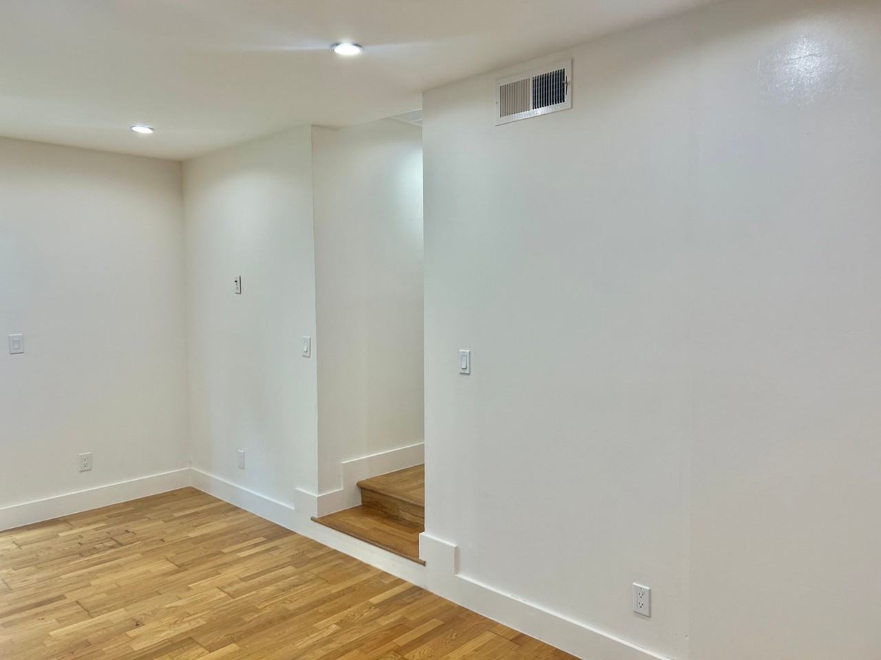 1381 Revere Ave - Photo 5 of 20