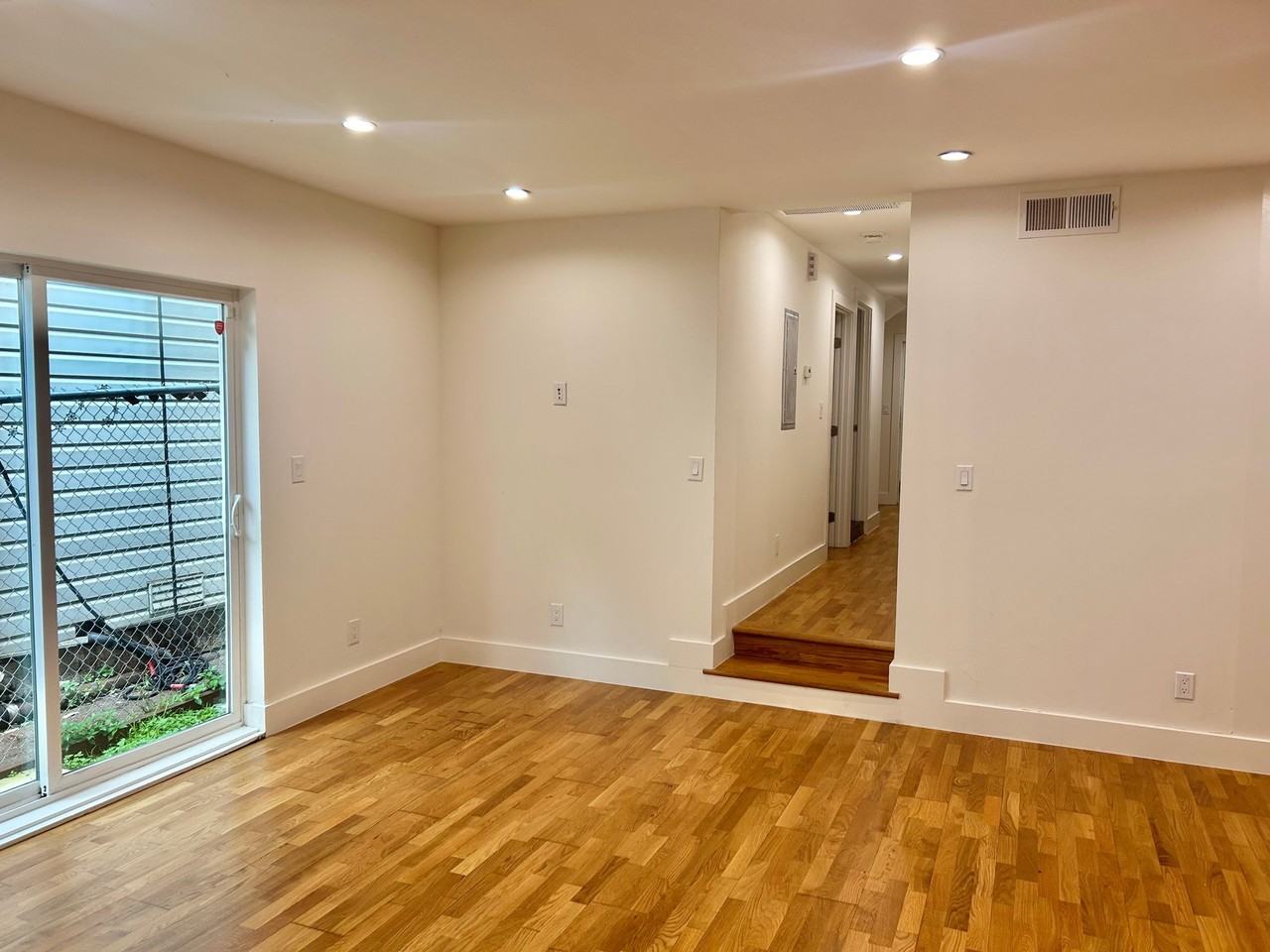 1381 Revere Ave - Photo 6 of 20