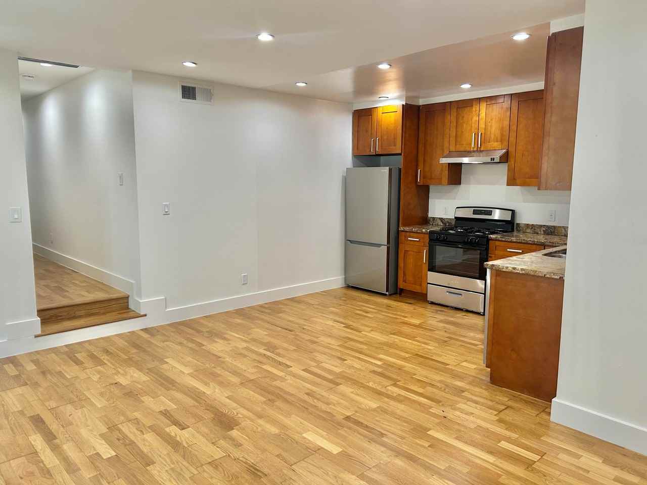 1381 Revere Ave - Photo 7 of 20