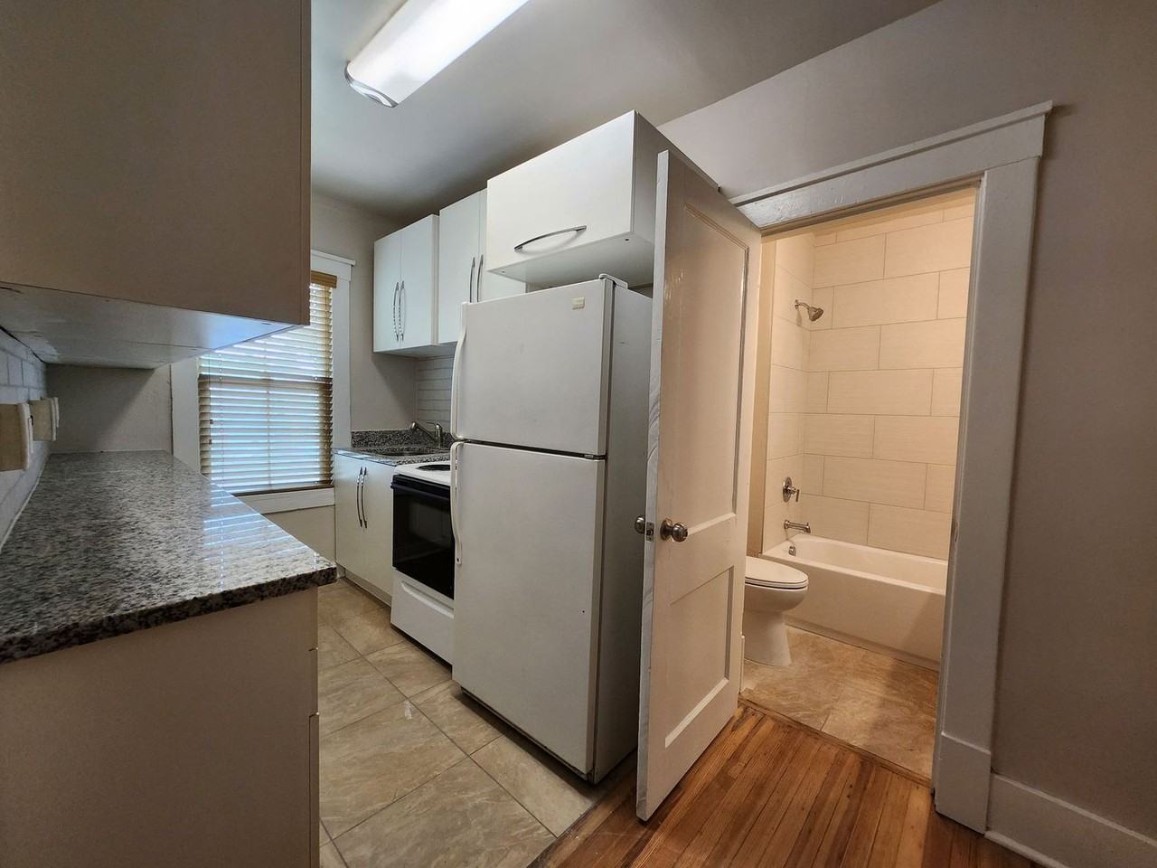 1000 Carteret Ave #8 - Photo 2 of 35