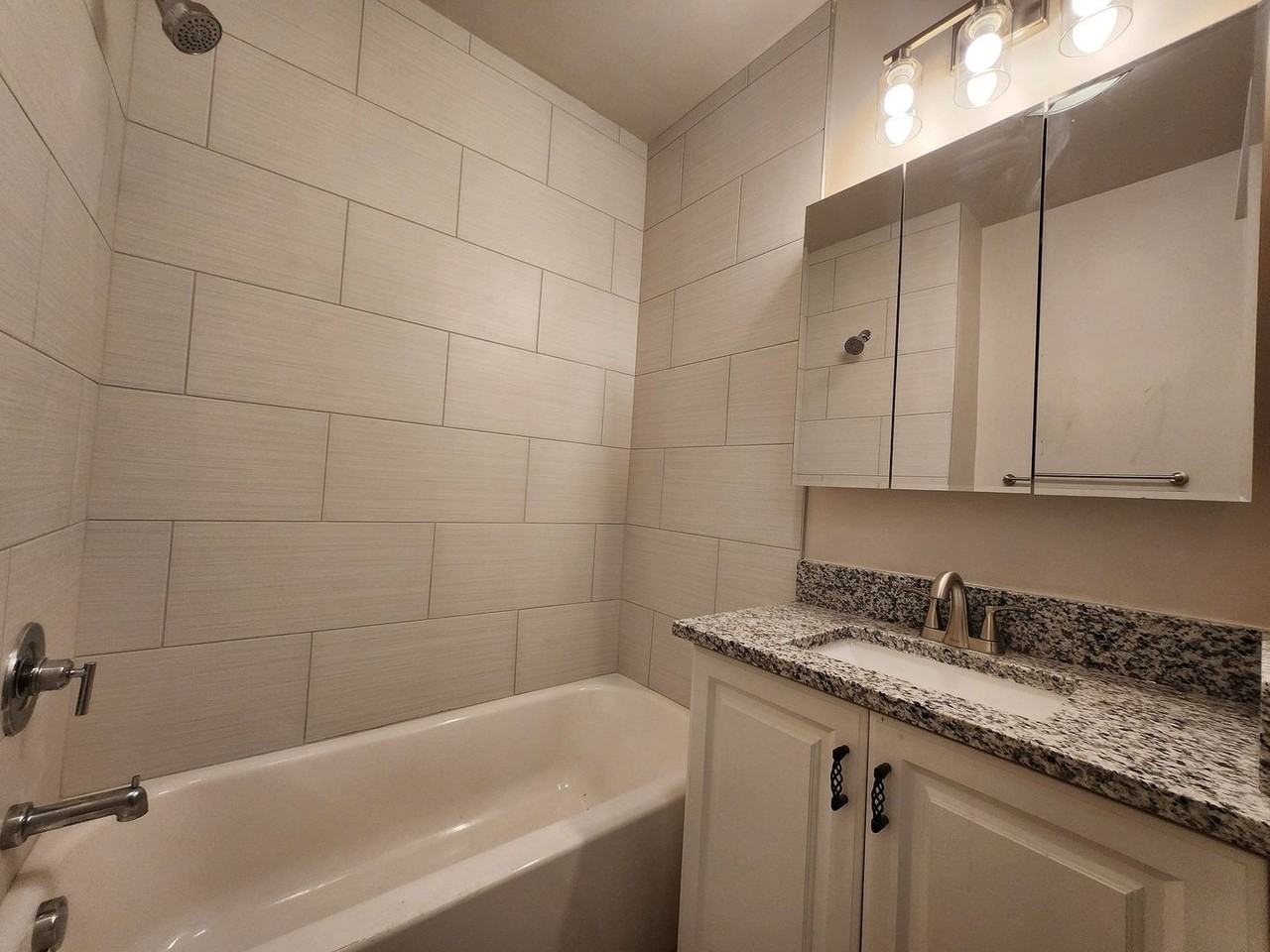 1000 Carteret Ave #8 - Photo 5 of 35