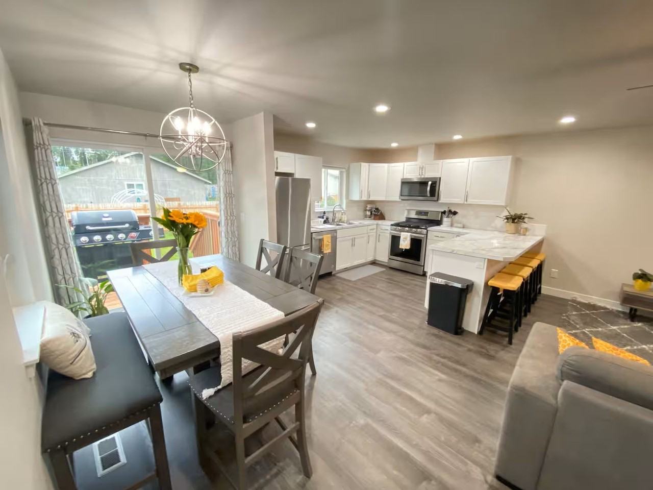 5025 E 25th Ct - Photo 4 of 40