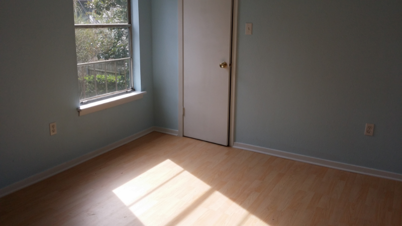 1140 Lake Ave - Photo 3 of 10