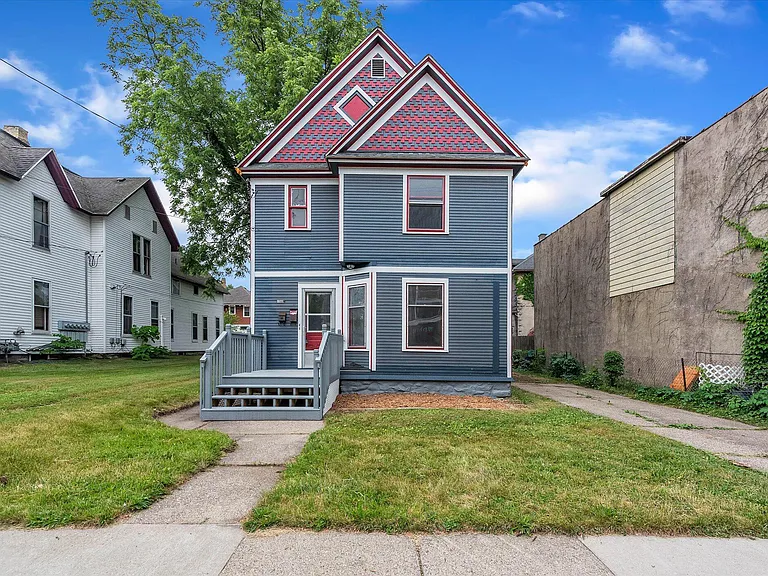 1560 Wealthy St Se #2