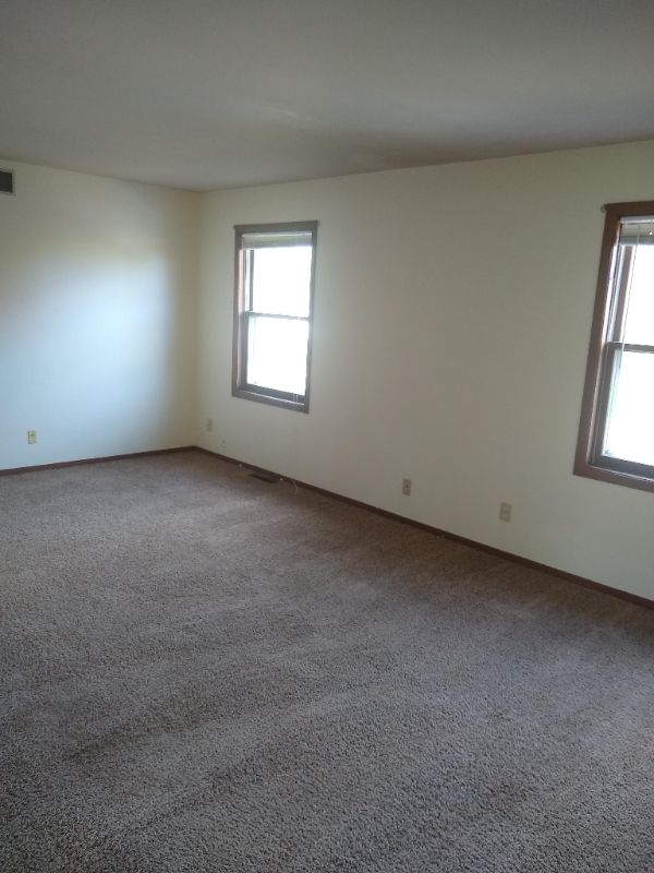 2126 Vermont Ave - Photo 5 of 18