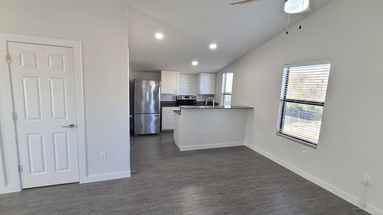 7406 Geneva Dr - Photo 2 of 19