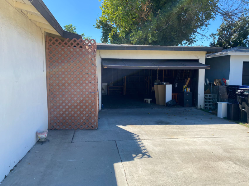 10860 Freer St - Photo 3 of 16