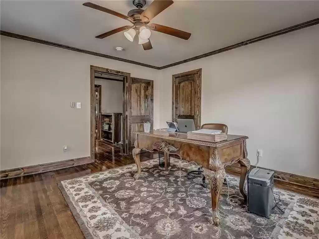 423 Ne 14th St - Photo 3 of 20