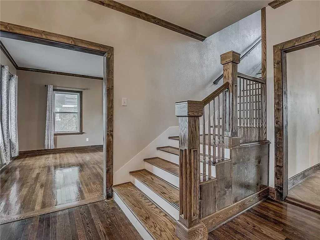 423 Ne 14th St - Photo 4 of 20