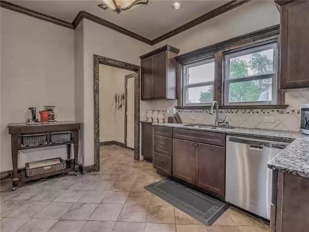 423 Ne 14th St - Photo 7 of 20