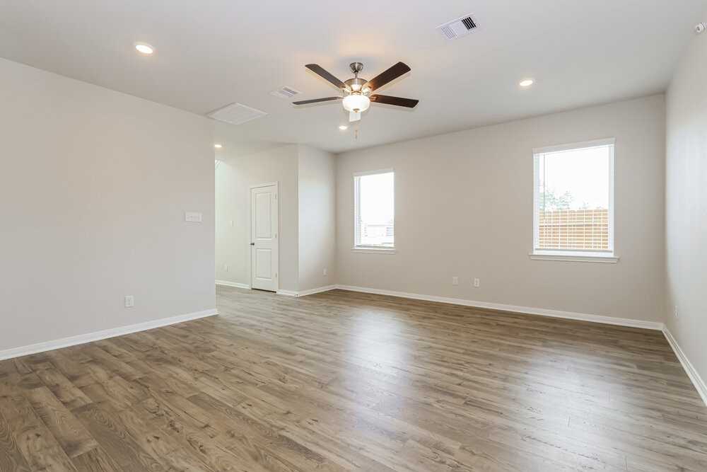 15582 Caramel Springs Dr - Photo 7 of 20