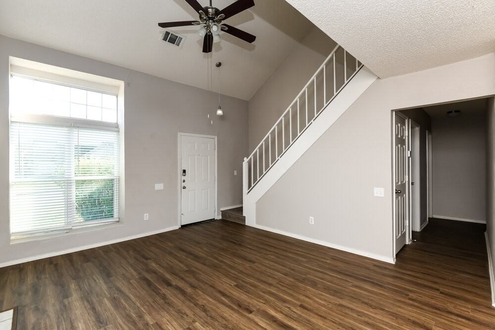 2500 Creekwood Ln - Photo 6 of 17