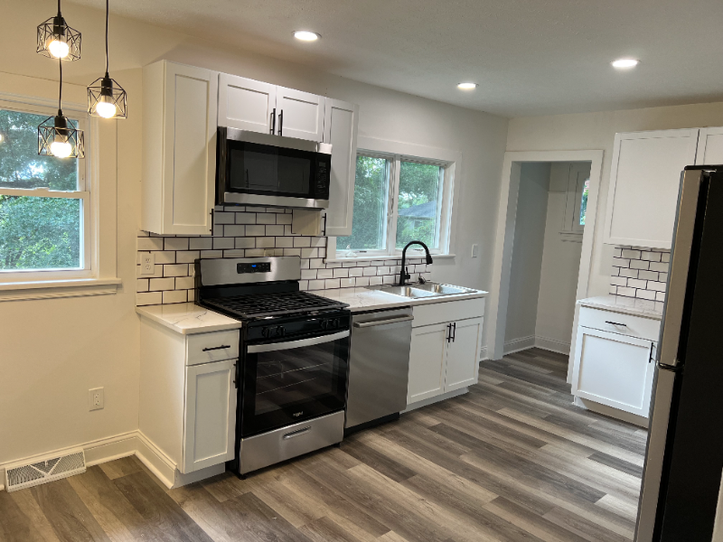 673 Harrison Ave - Photo 4 of 16