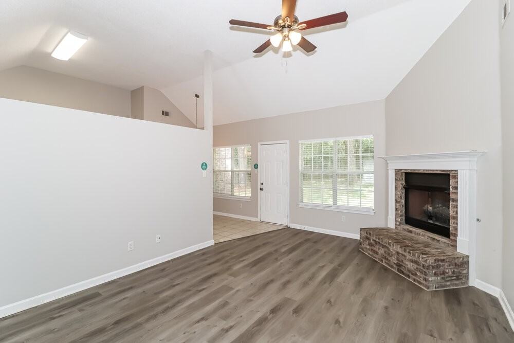 185 Village Dr - Photo 4 of 19