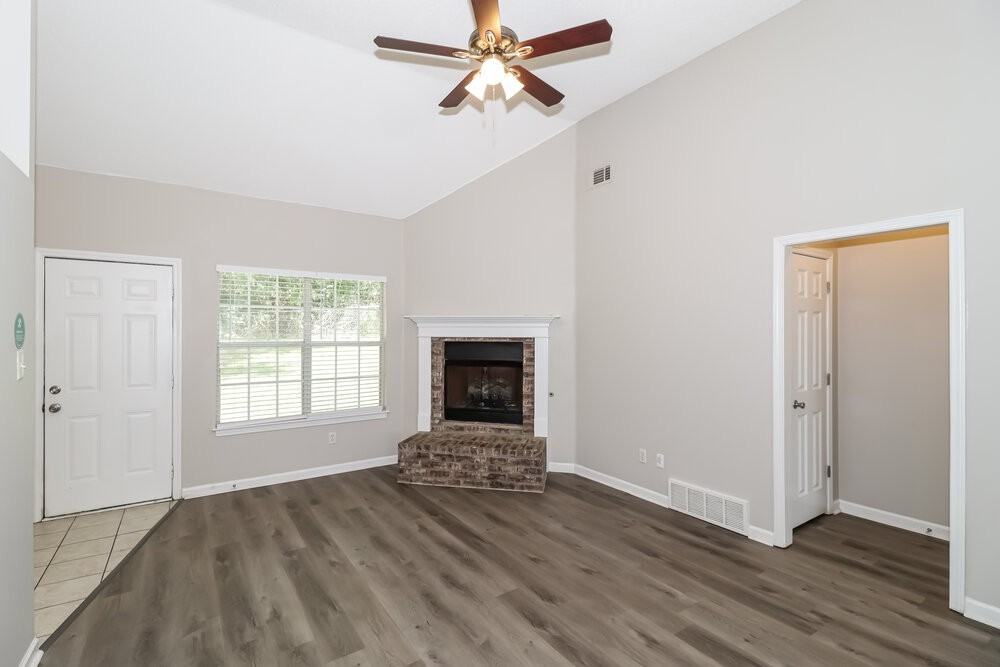 185 Village Dr - Photo 6 of 19