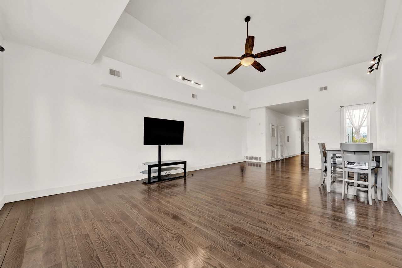 1637 N 33rd St #2 - Photo 4 of 19