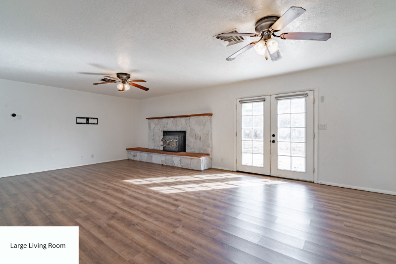 726 N Valley View Dr - Photo 2 of 18