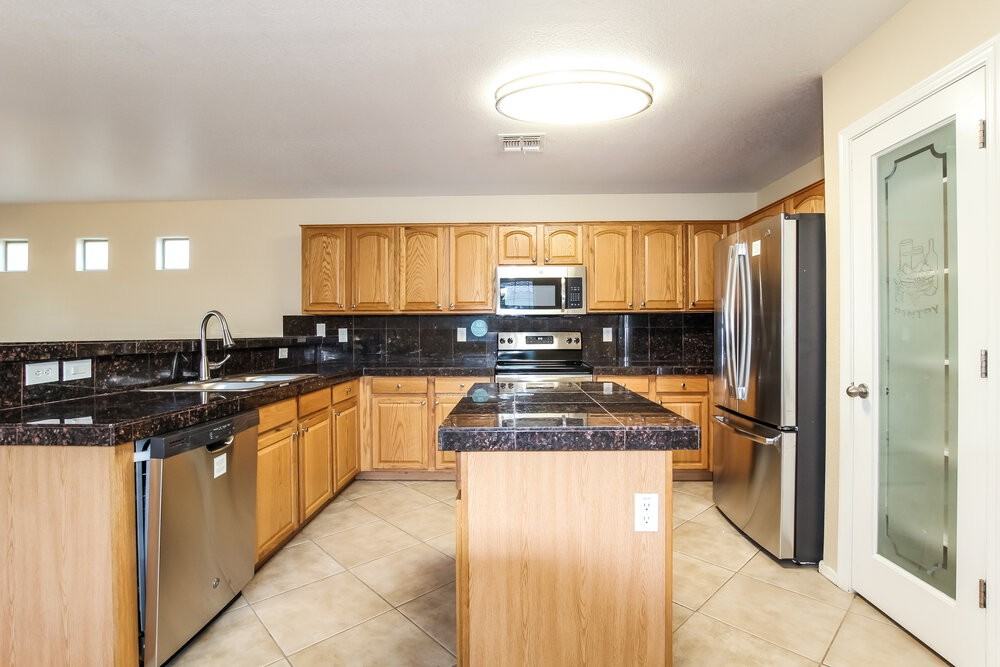 17423 W Watson Ln - Photo 6 of 17