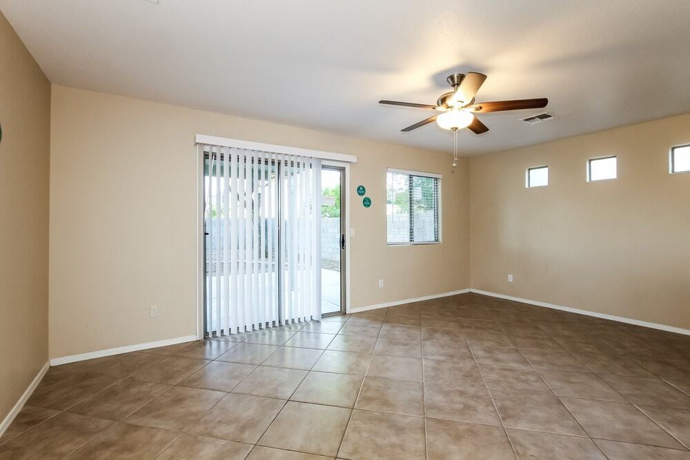 17423 W Watson Ln - Photo 7 of 17