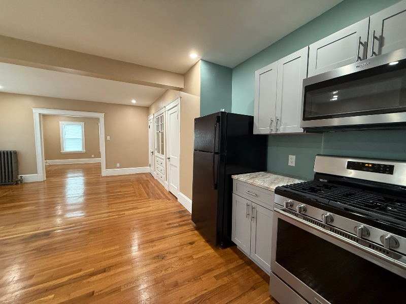 4029 Washington St #1R - Photo 6 of 10