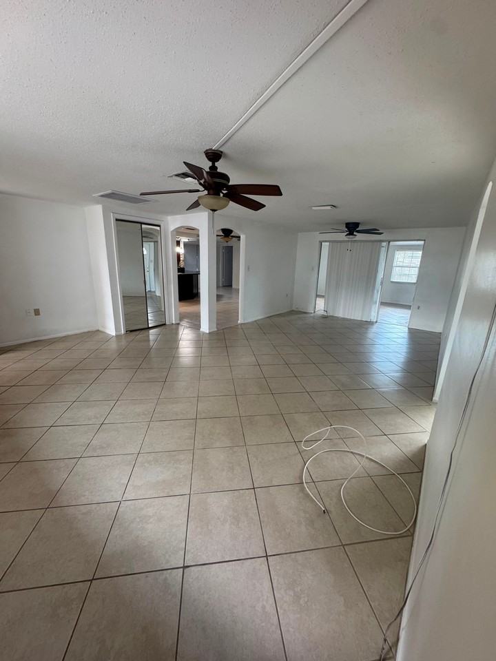 7725 Bloomfield Dr - Photo 2 of 13