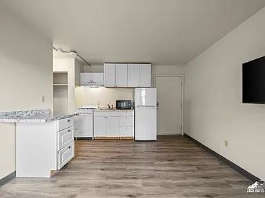 618 Gambell St #31 - Photo 5 of 13