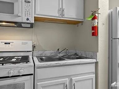 618 Gambell St #32 - Photo 3 of 13