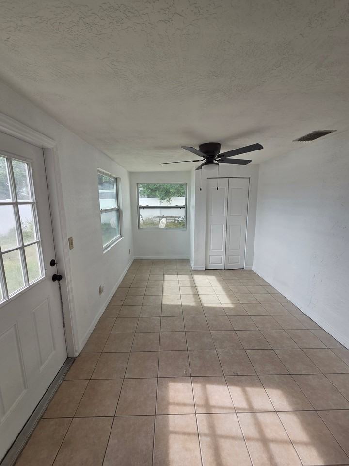 9125 Hunt Club Ln - Photo 2 of 17