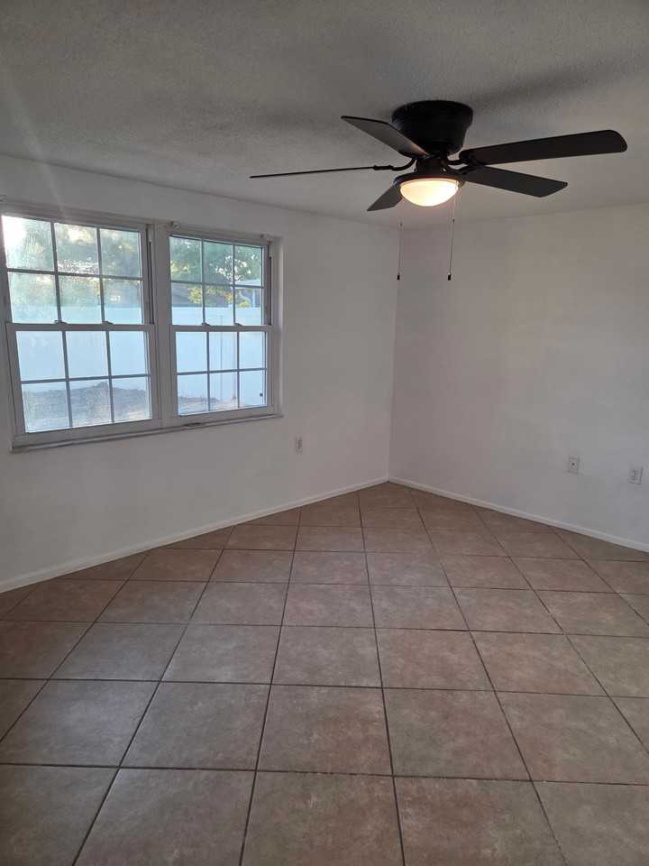 9125 Hunt Club Ln - Photo 5 of 17