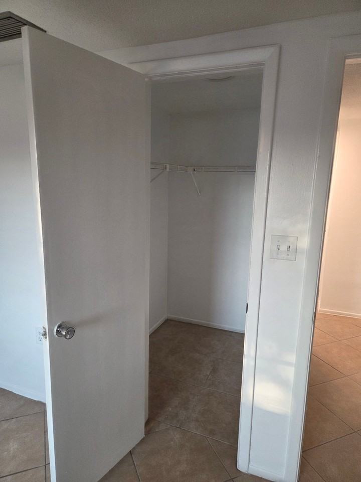 9125 Hunt Club Ln - Photo 7 of 17