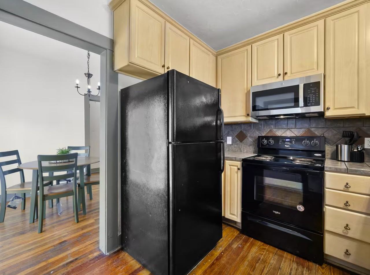 1131 Mckinley Ave - Photo 7 of 25