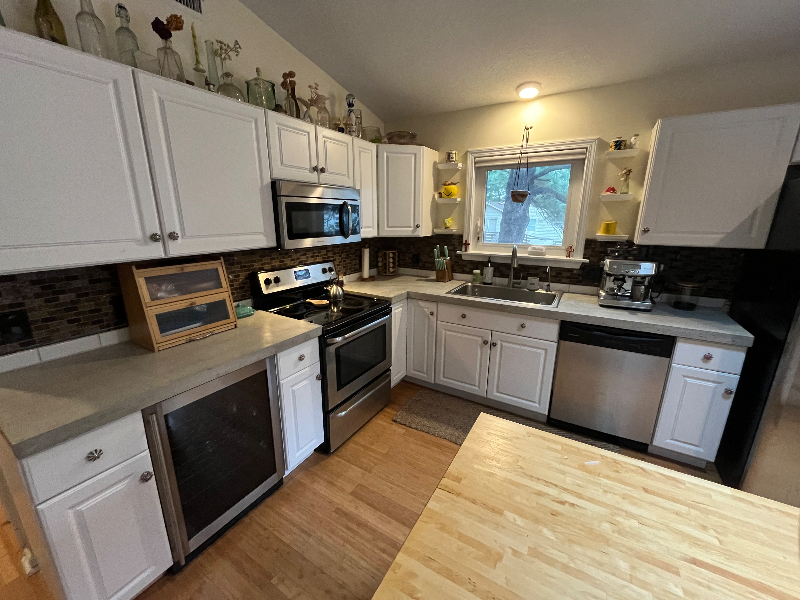 377 Sir Chandler Dr - Photo 5 of 12