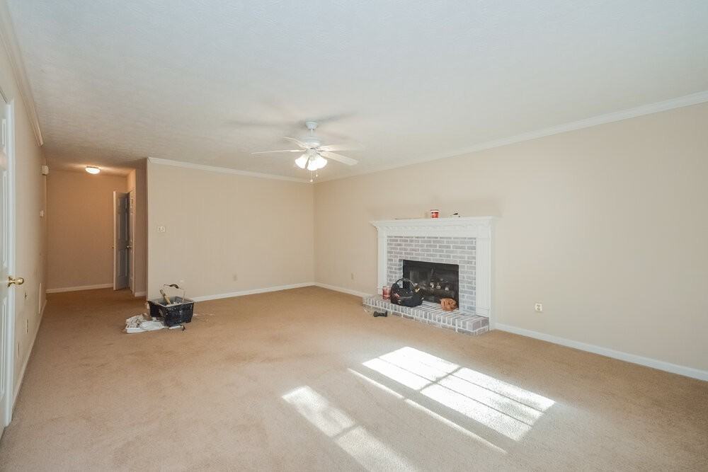 175 Meadowbrook Dr - Photo 4 of 17