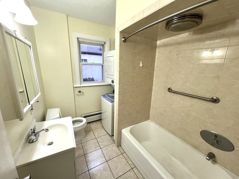 36 Ferncliff Ave #1R - Photo 5 of 5