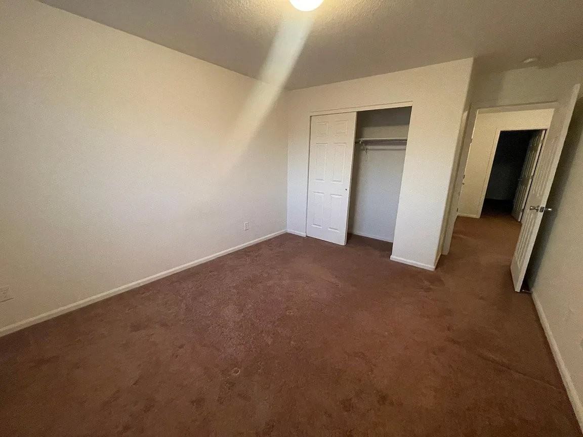 1031 Meadow Ln - Photo 6 of 16