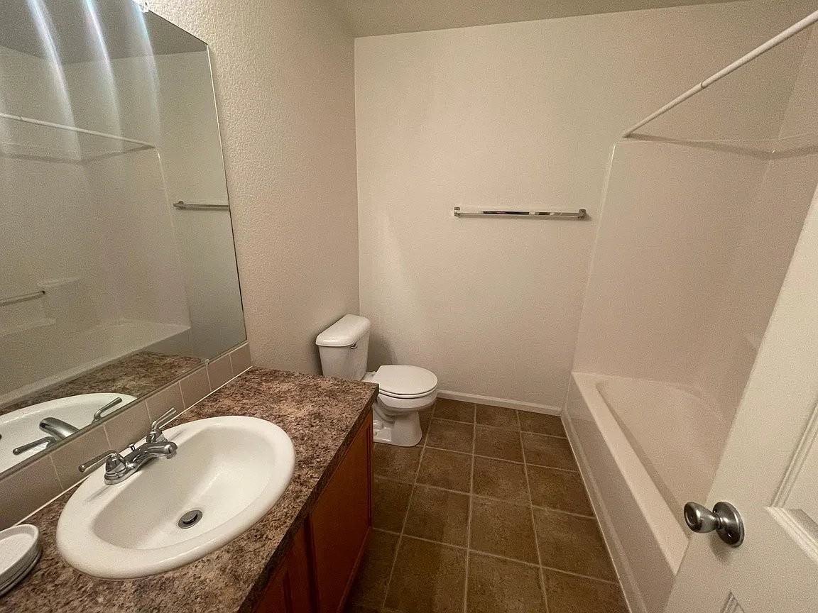 1031 Meadow Ln - Photo 7 of 16