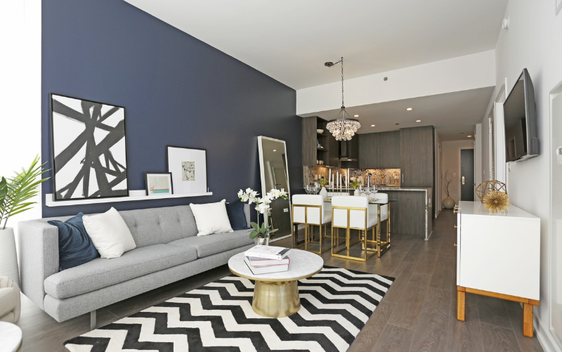 708 N Hudson Ave - Photo 2 of 8