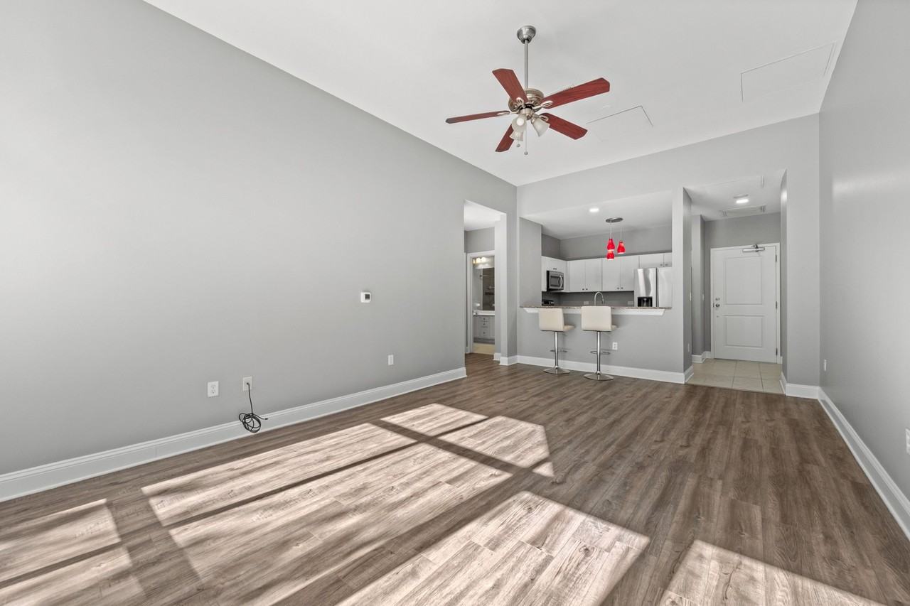 655S S Riverside Dr #104 - Photo 7 of 17
