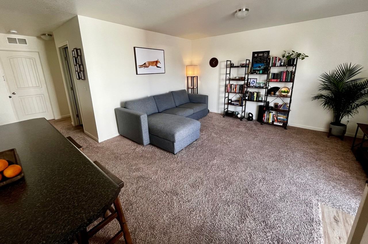 624 W 4th St #B - Photo 2 of 14