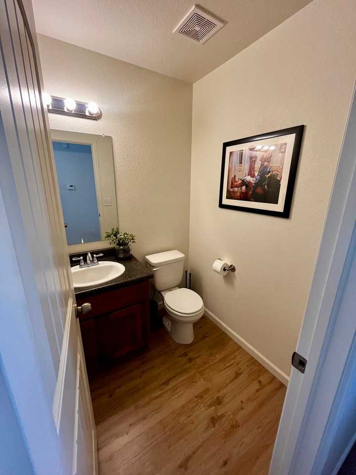 624 W 4th St #B - Photo 4 of 14