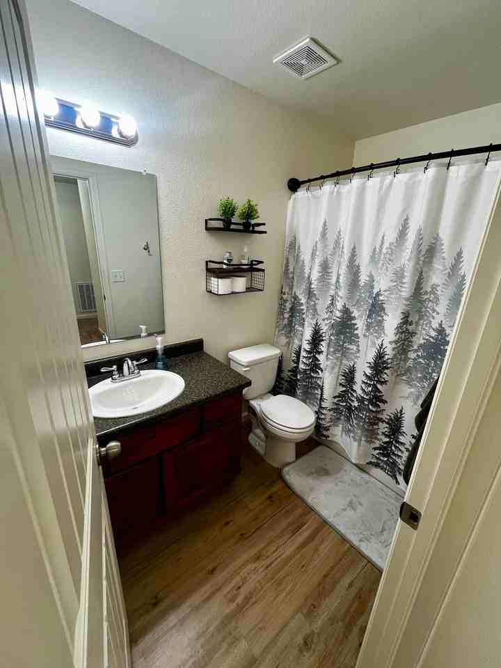 624 W 4th St #B - Photo 5 of 14