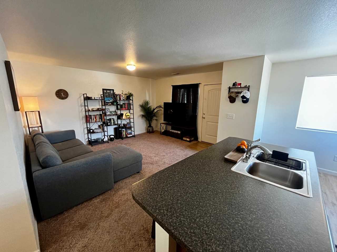 624 W 4th St #B - Photo 7 of 14
