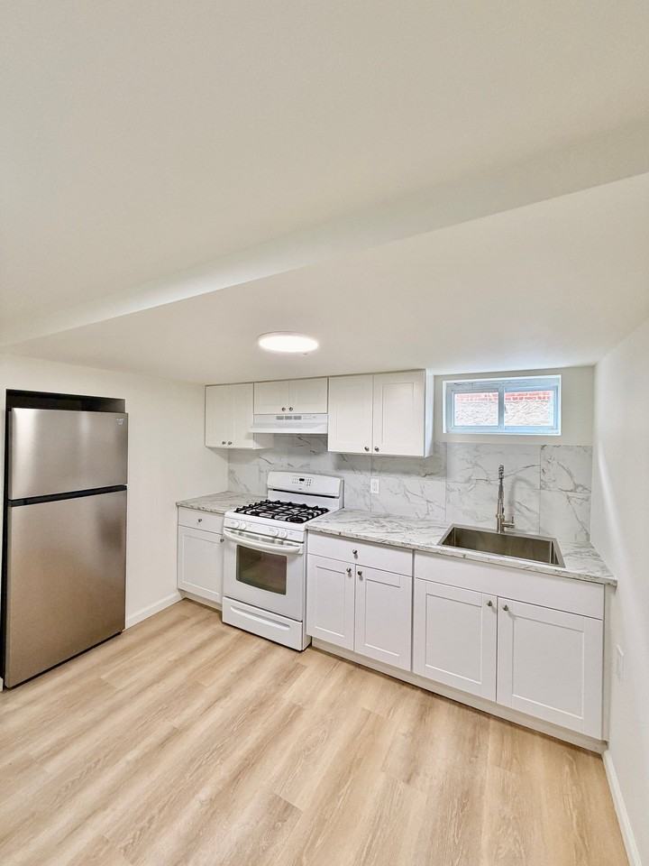 512 Nassau Blvd #1C - Photo 4 of 8