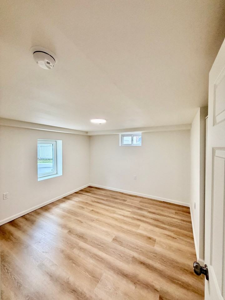 512 Nassau Blvd #1C - Photo 6 of 8