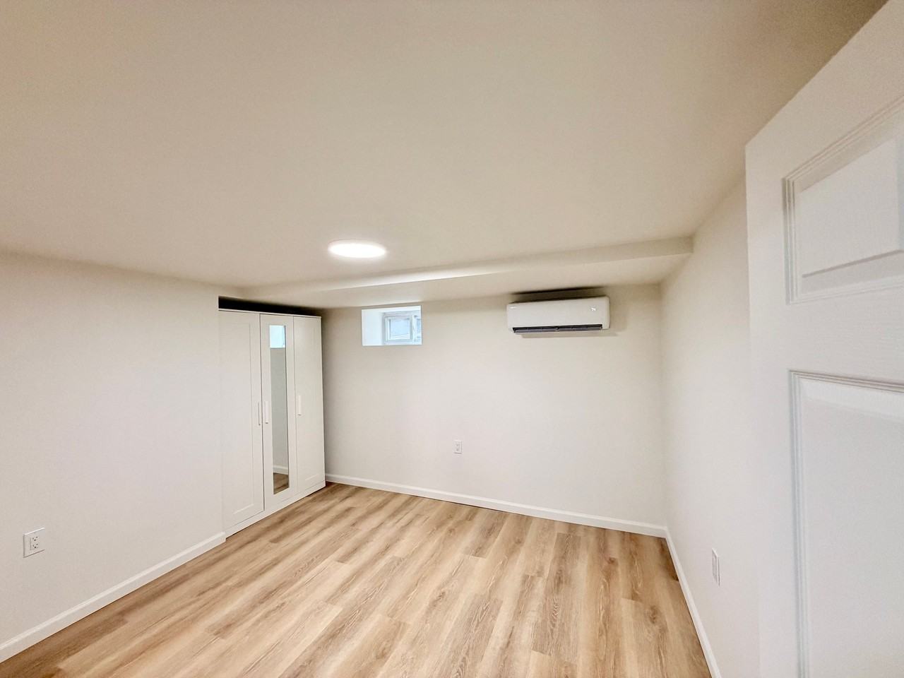 512 Nassau Blvd #1C - Photo 7 of 8
