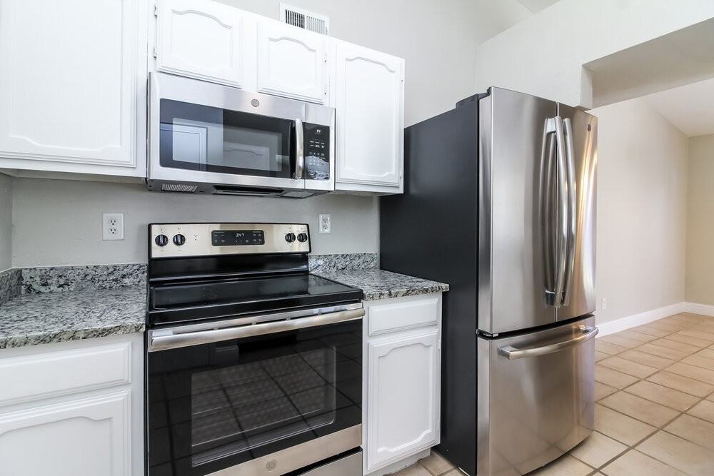 131 London Ln - Photo 7 of 16