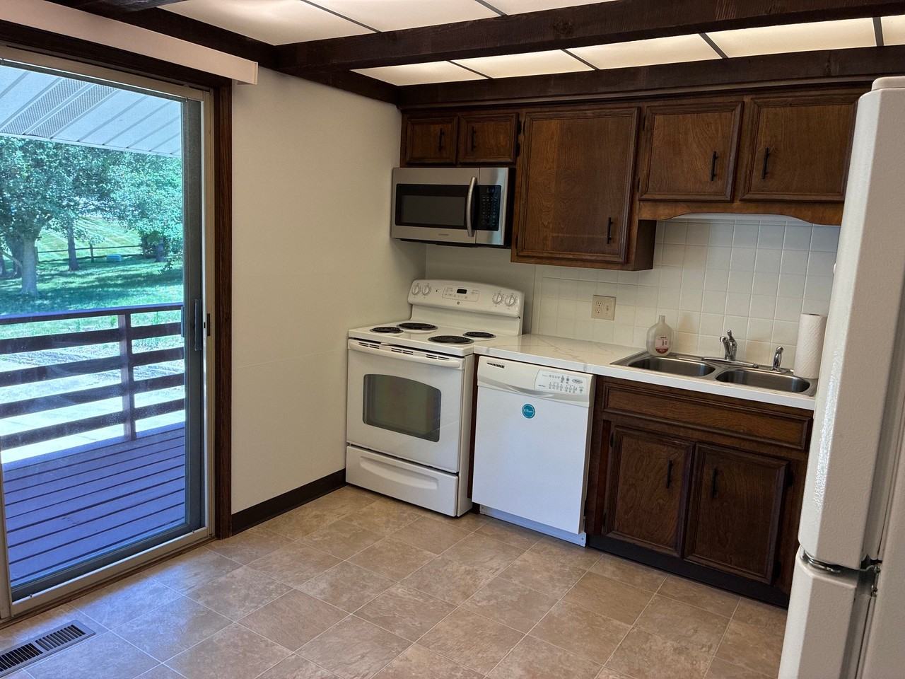4524 Camelot Cir - Photo 2 of 10