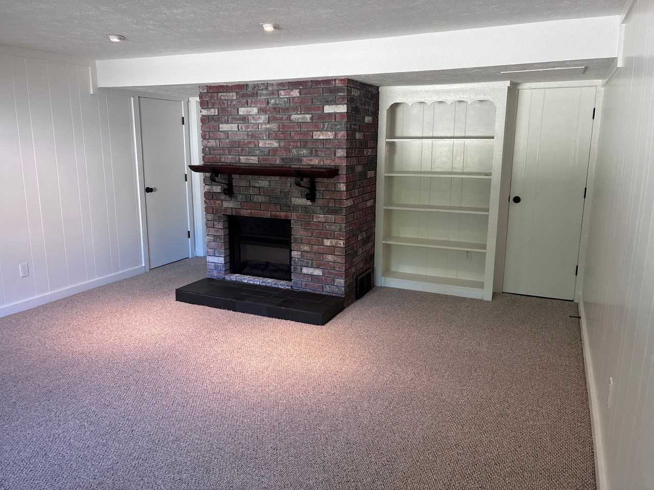 4524 Camelot Cir - Photo 3 of 10