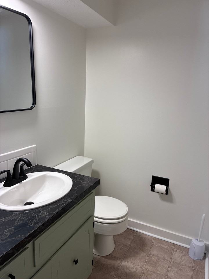 4524 Camelot Cir - Photo 7 of 10